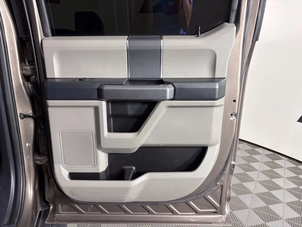 Ford F-250SD photo 46
