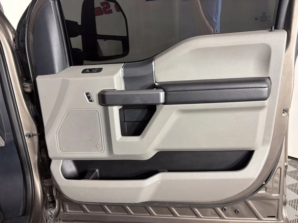 Ford F-250SD photo 37
