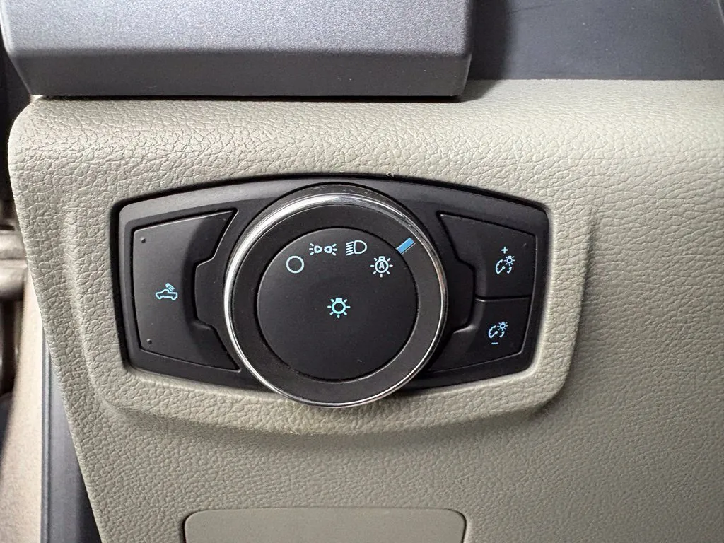 Ford F-250SD photo 17