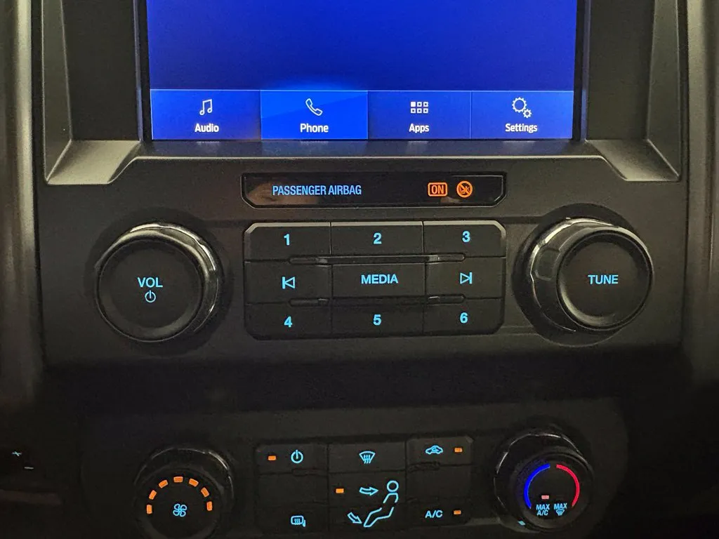 Ford F-250SD photo 26