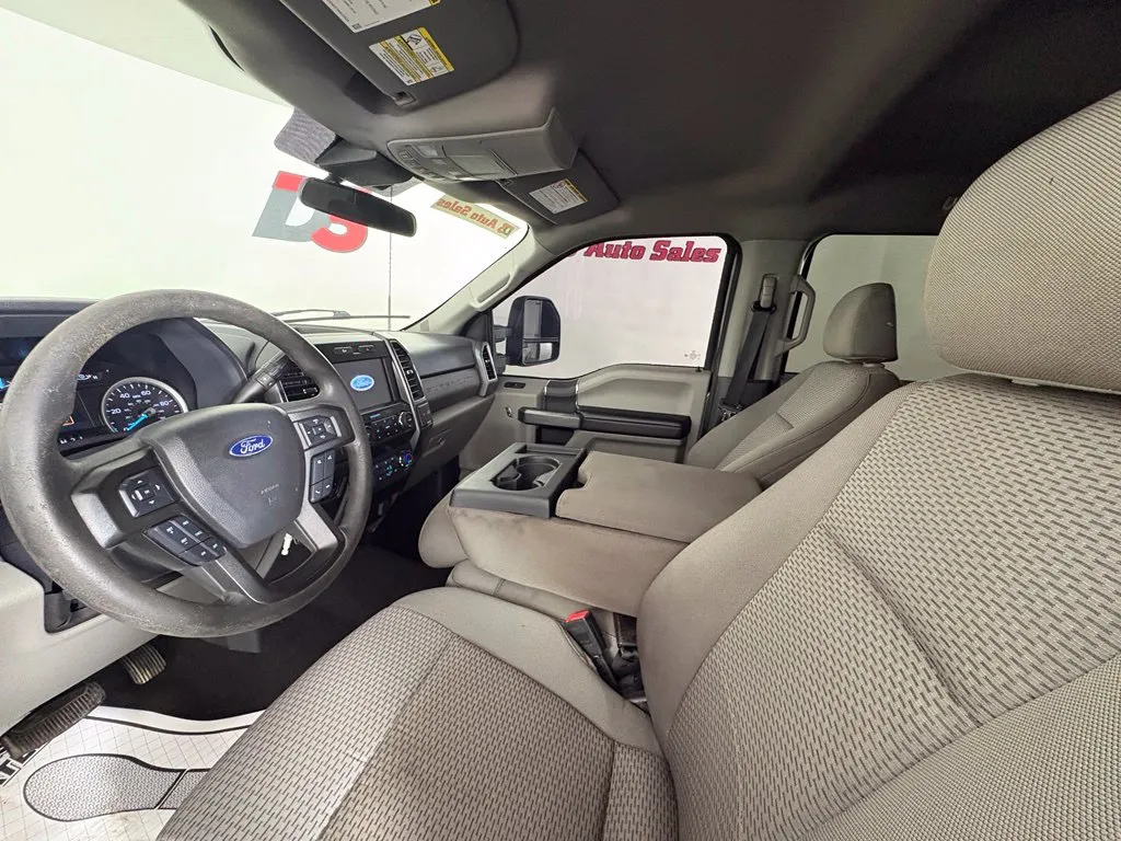 Ford F-250SD photo 11