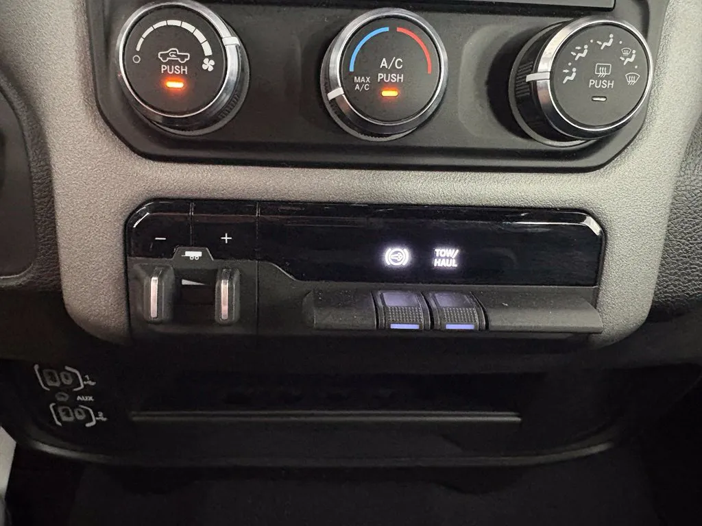 2024 RAM Ram 3500 Pickup Tradesman - Photo 29