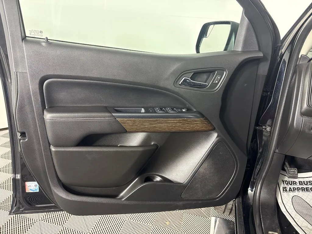 GMC Canyon photo 12
