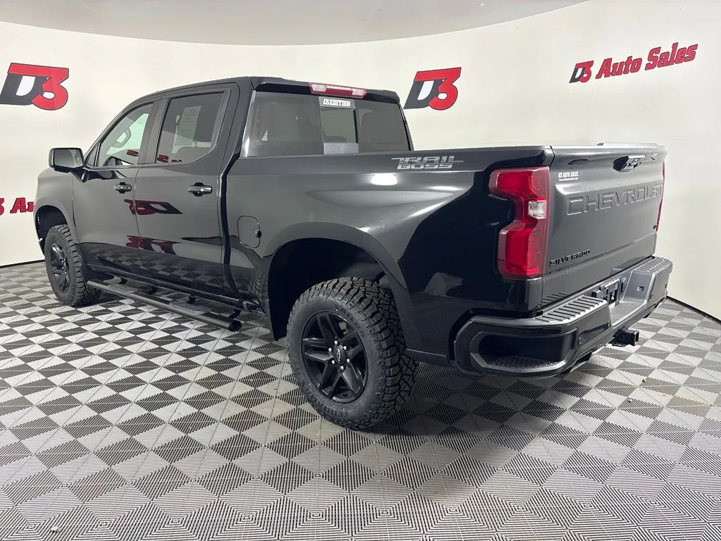Chevrolet Silverado photo 4