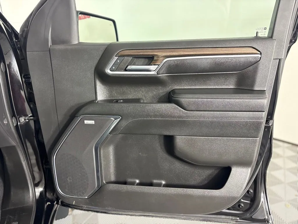 Chevrolet Silverado photo 38