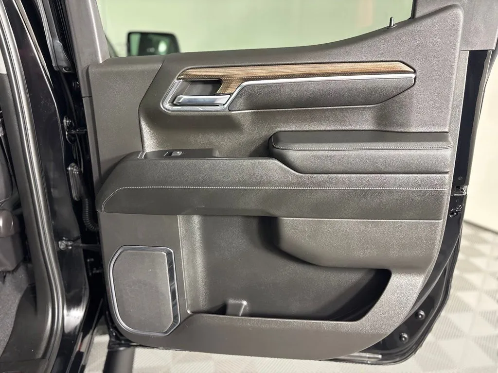 Chevrolet Silverado photo 48