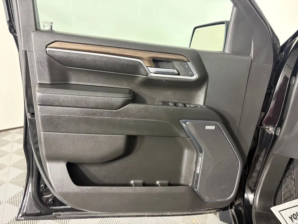 Chevrolet Silverado photo 14
