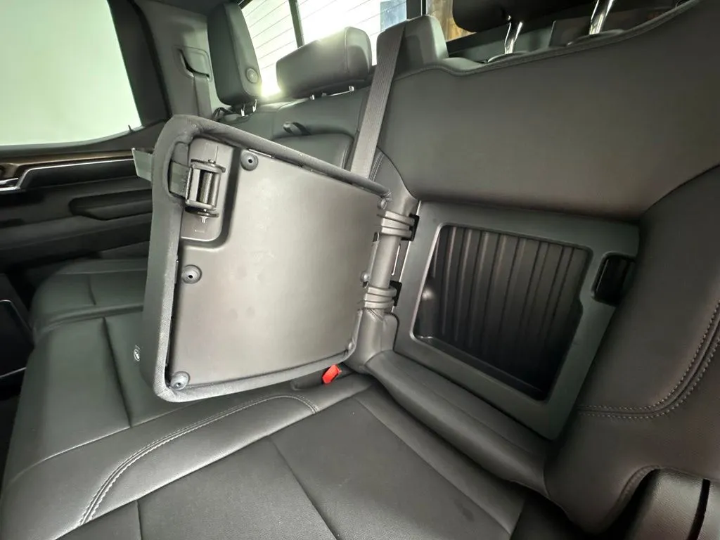 Chevrolet Silverado photo 46