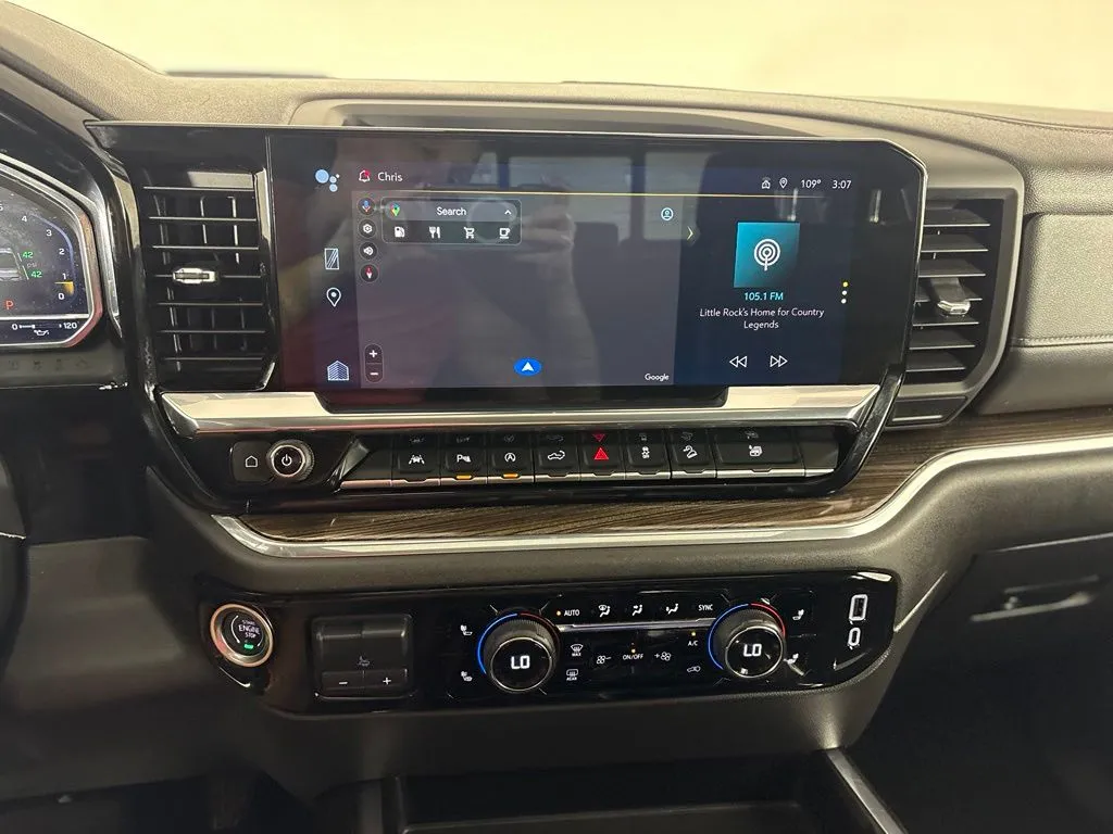 Chevrolet Silverado photo 24