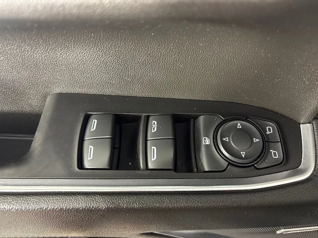Chevrolet Silverado photo 16