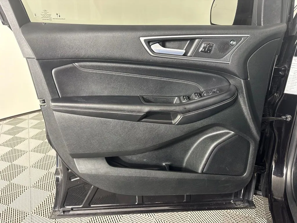 Ford Edge photo 12