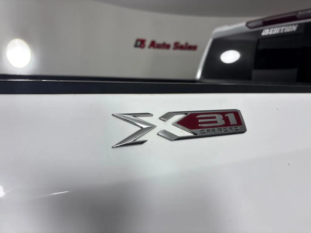 GMC Sierra photo 11