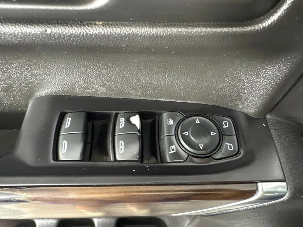 GMC Sierra photo 16