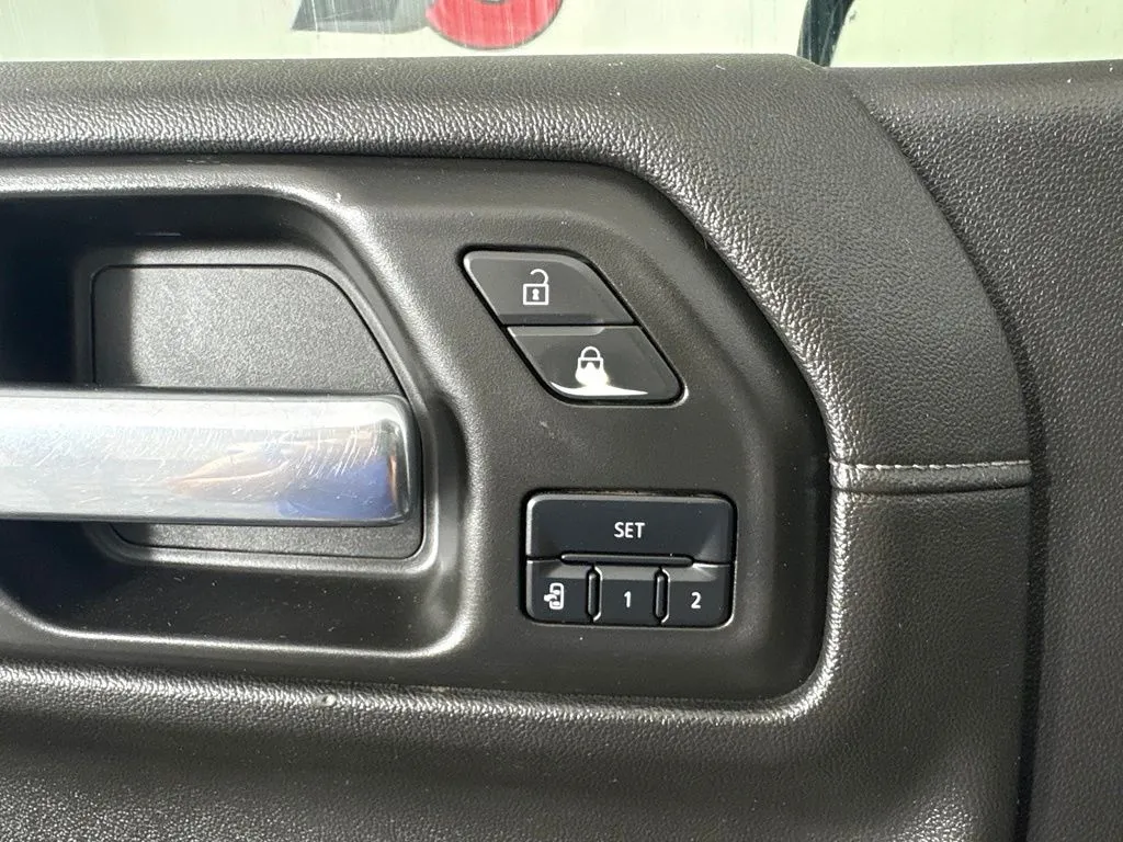 GMC Sierra photo 15