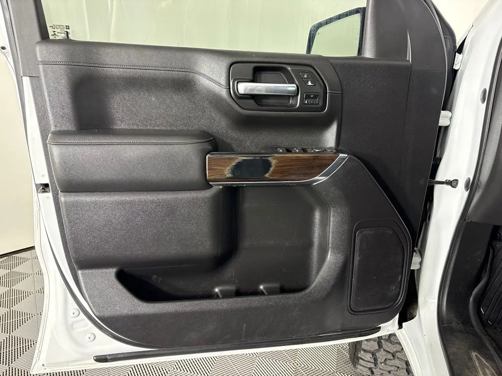 GMC Sierra photo 14