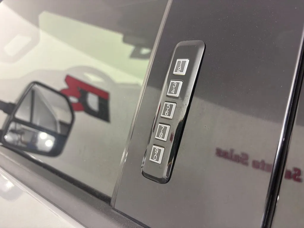 Ford F-250SD photo 12