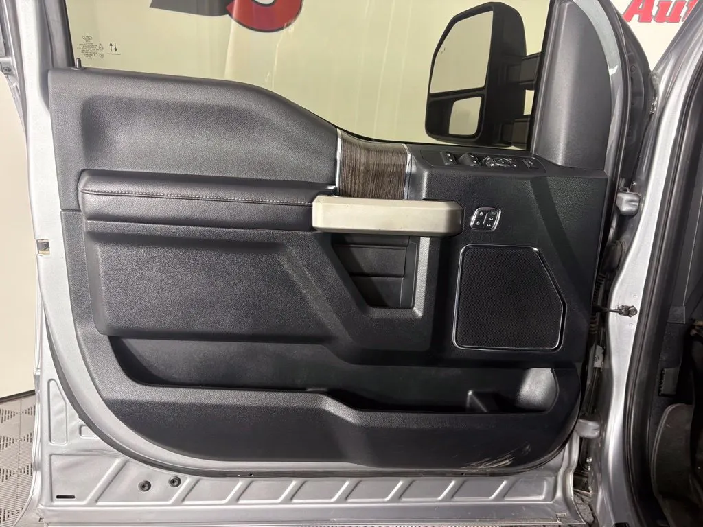 Ford F-250SD photo 15