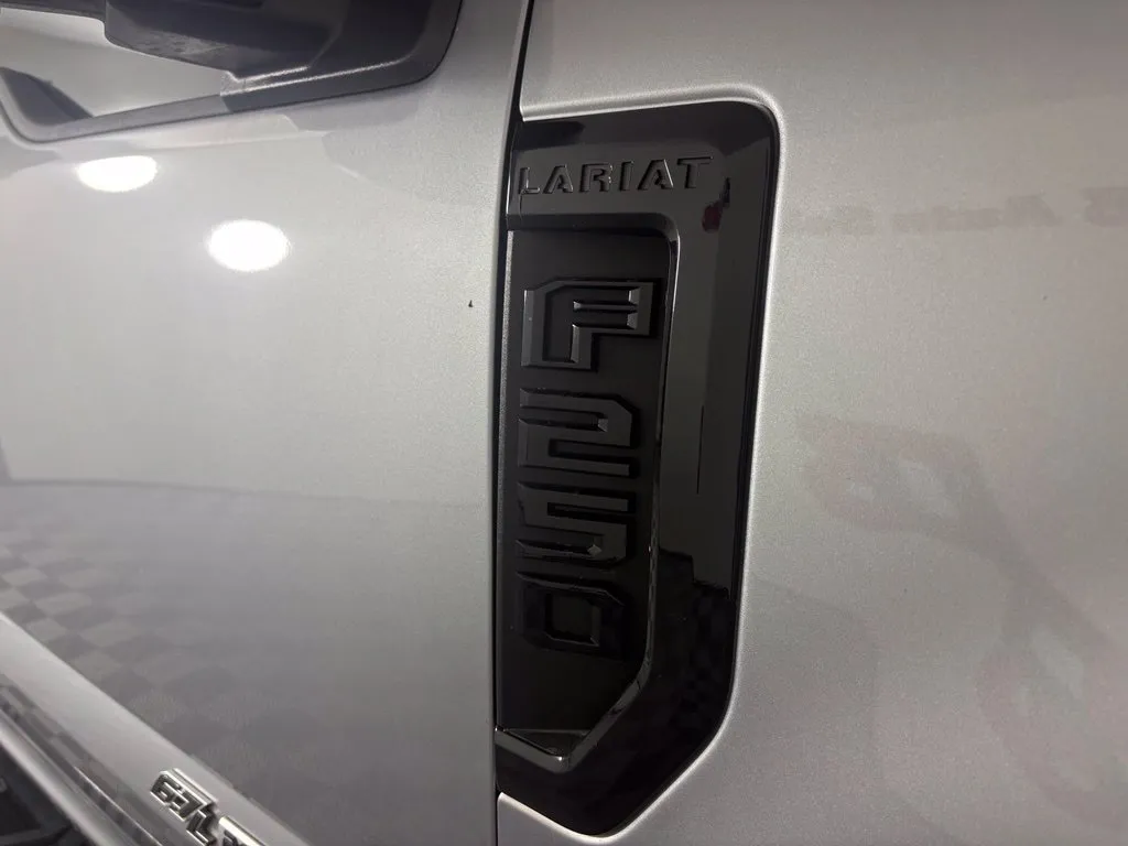 Ford F-250SD photo 10