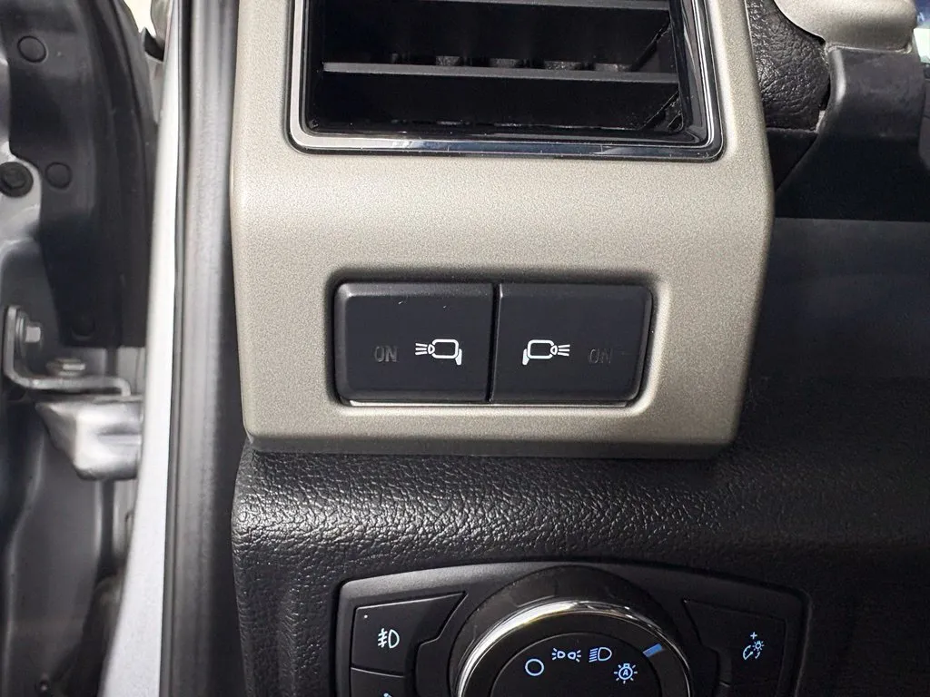 Ford F-250SD photo 19