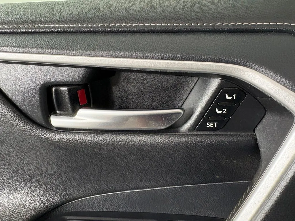 Toyota RAV4 photo 13