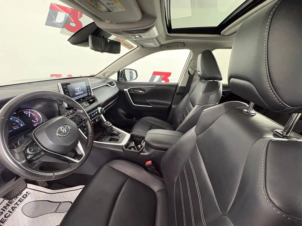 Toyota RAV4 photo 10