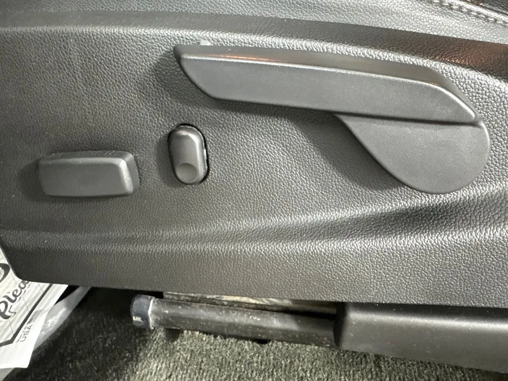 GMC Canyon photo 12
