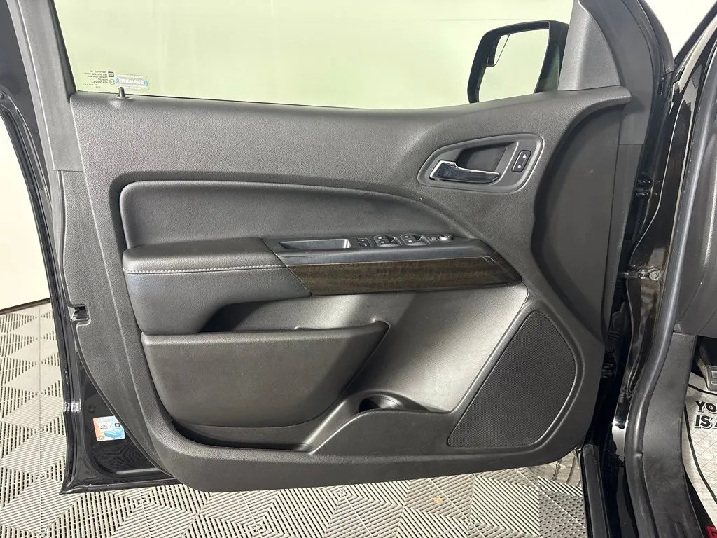 GMC Canyon photo 13