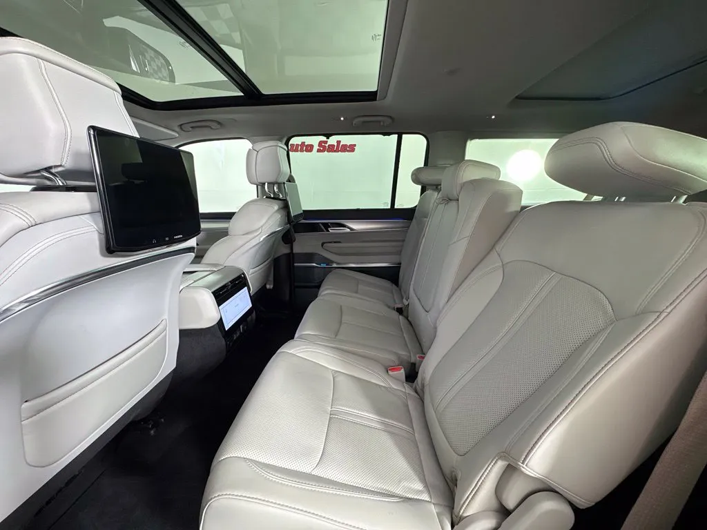 2023 Jeep Grand Wagoneer L Series I - Photo 44