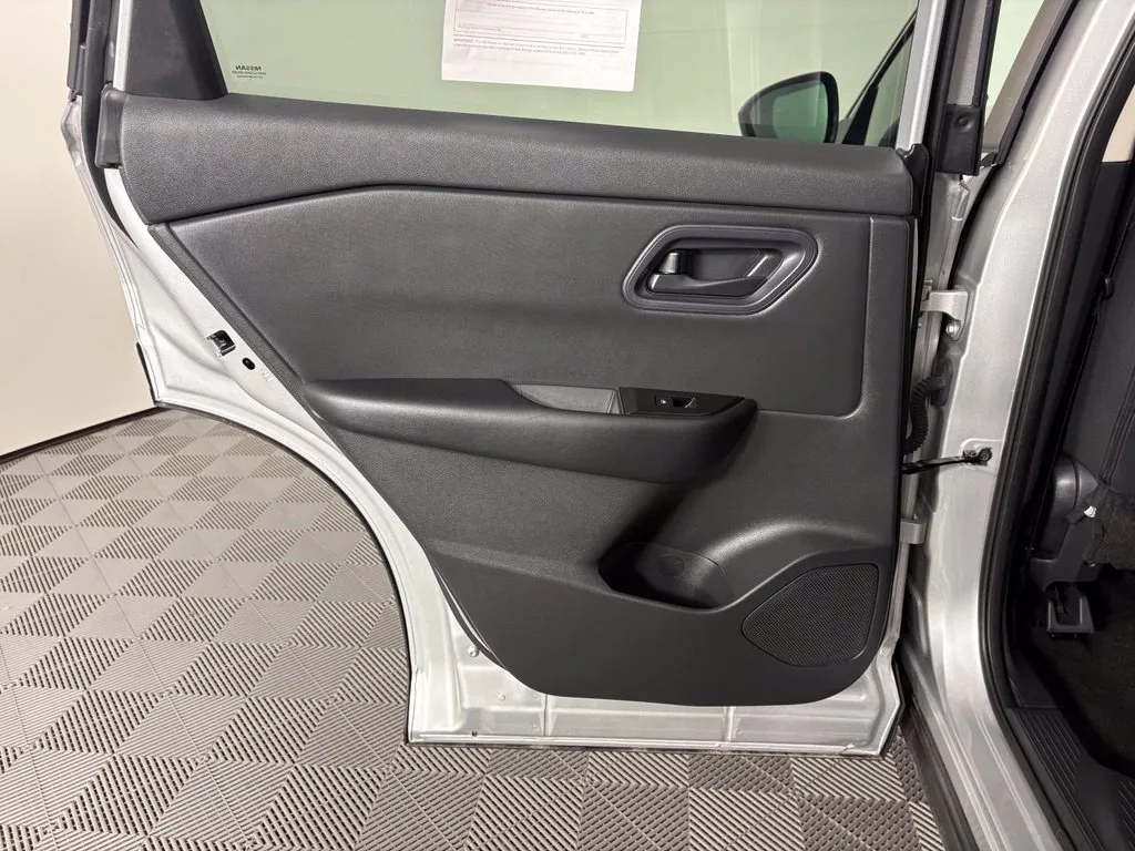 Nissan Rogue photo 36