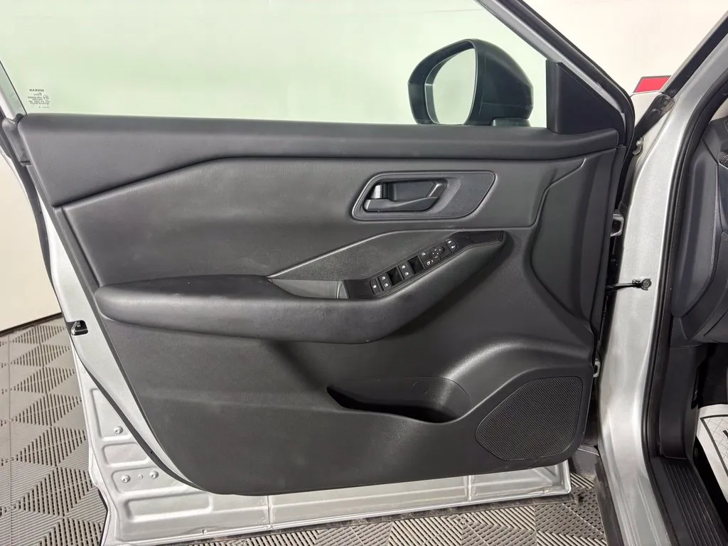 Nissan Rogue photo 12