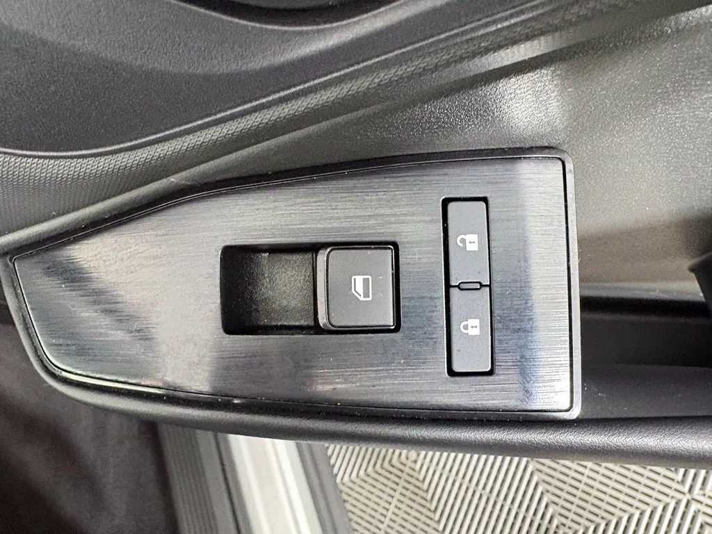 Nissan Rogue photo 32