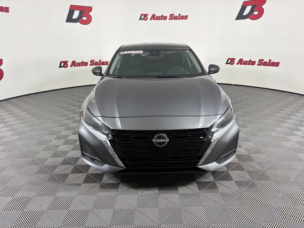 Nissan Altima photo 9