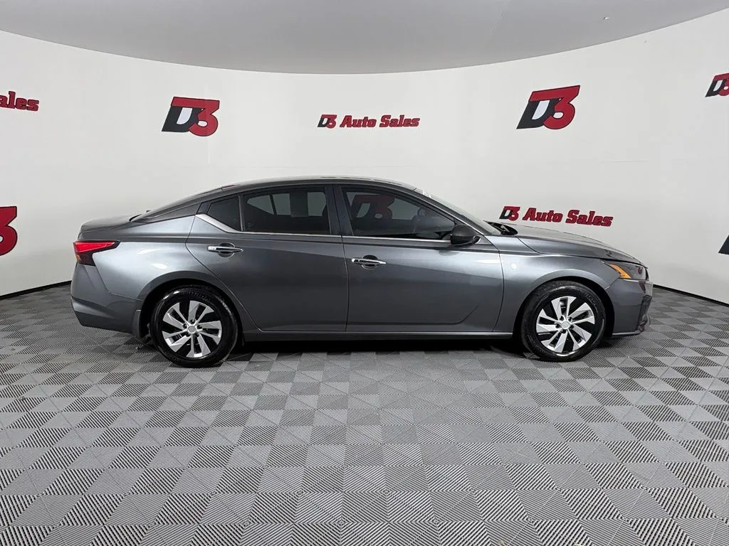 Nissan Altima photo 7