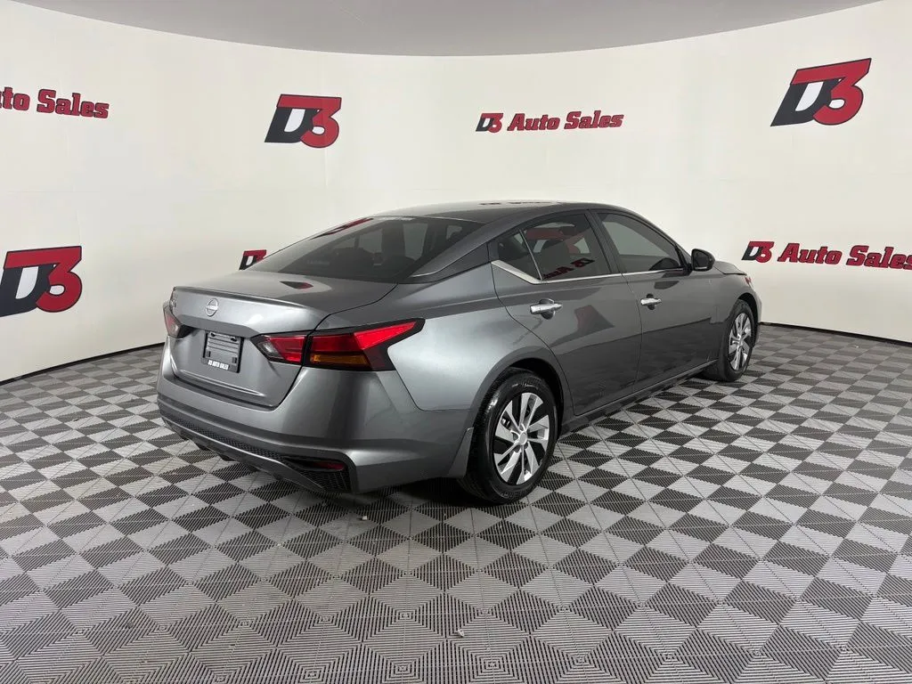 Nissan Altima photo 6