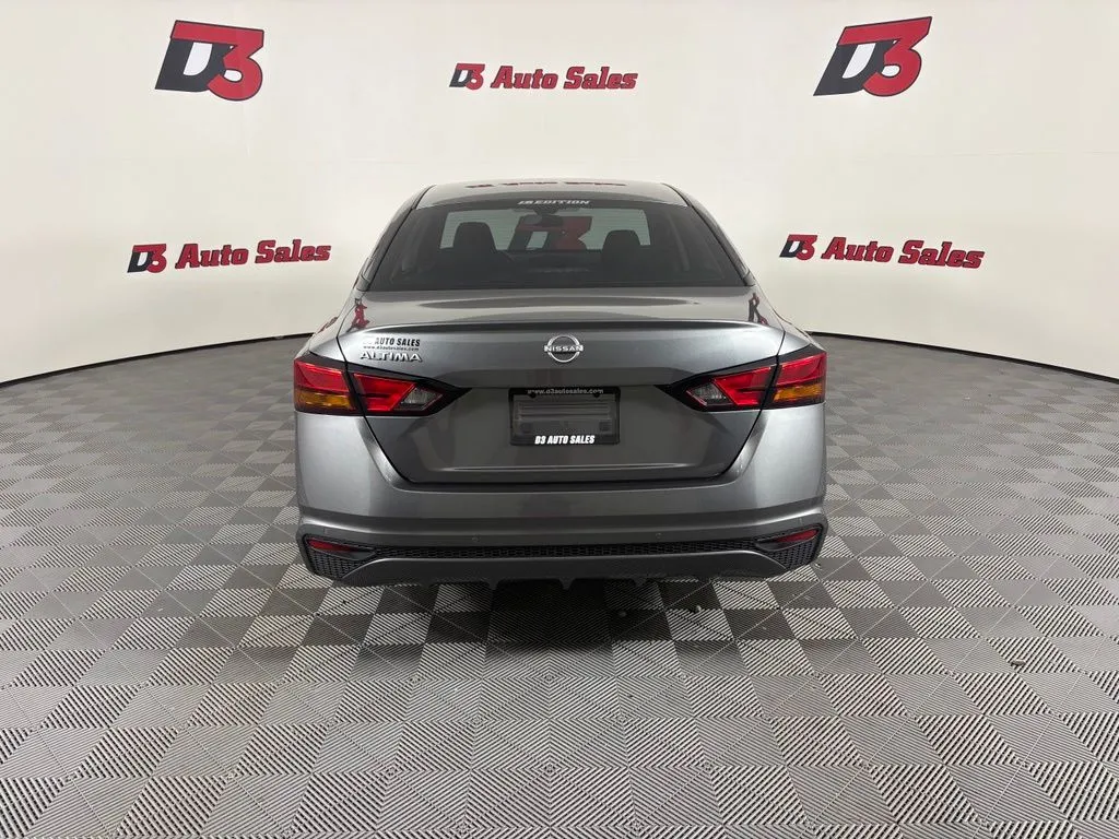 Nissan Altima photo 5