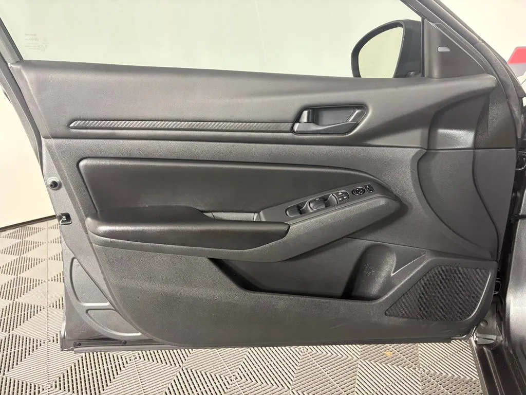 Nissan Altima photo 12