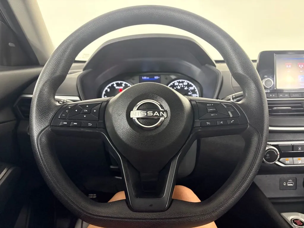 Nissan Altima photo 16