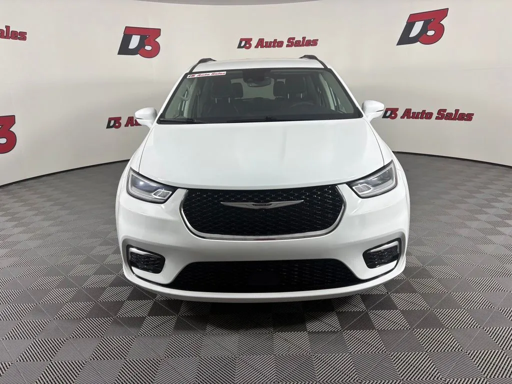 Chrysler Pacifica photo 9