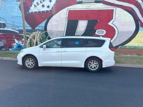 Another view of 2022 Chrysler Pacifica Touring L for sale in Des Arc, AR at D3 Auto Sales - Des Arc, AR