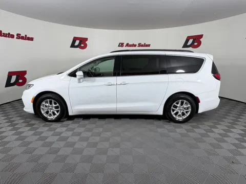 Another view of 2022 Chrysler Pacifica Touring L for sale in Des Arc, AR at D3 Auto Sales - Des Arc, AR