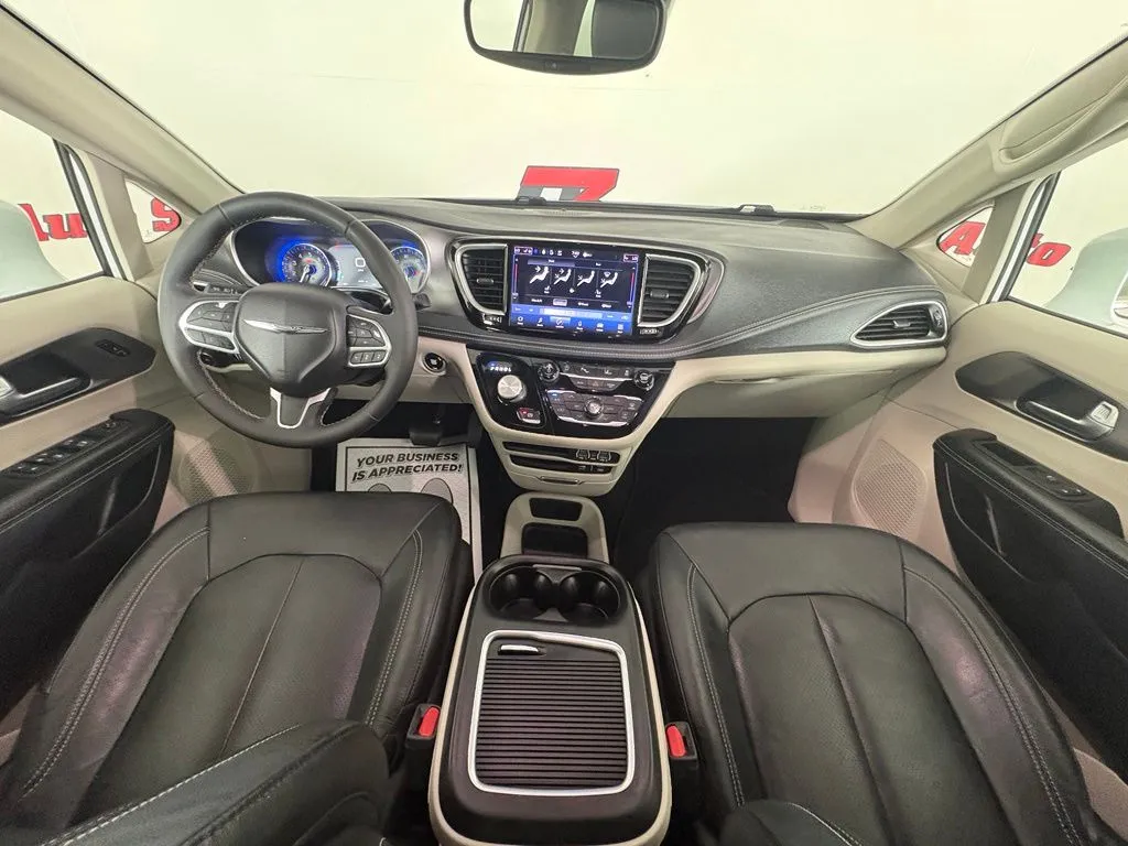 Chrysler Pacifica photo 36