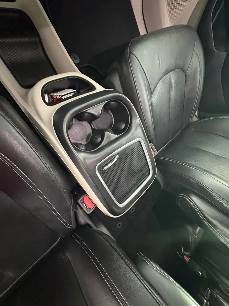Chrysler Pacifica photo 31