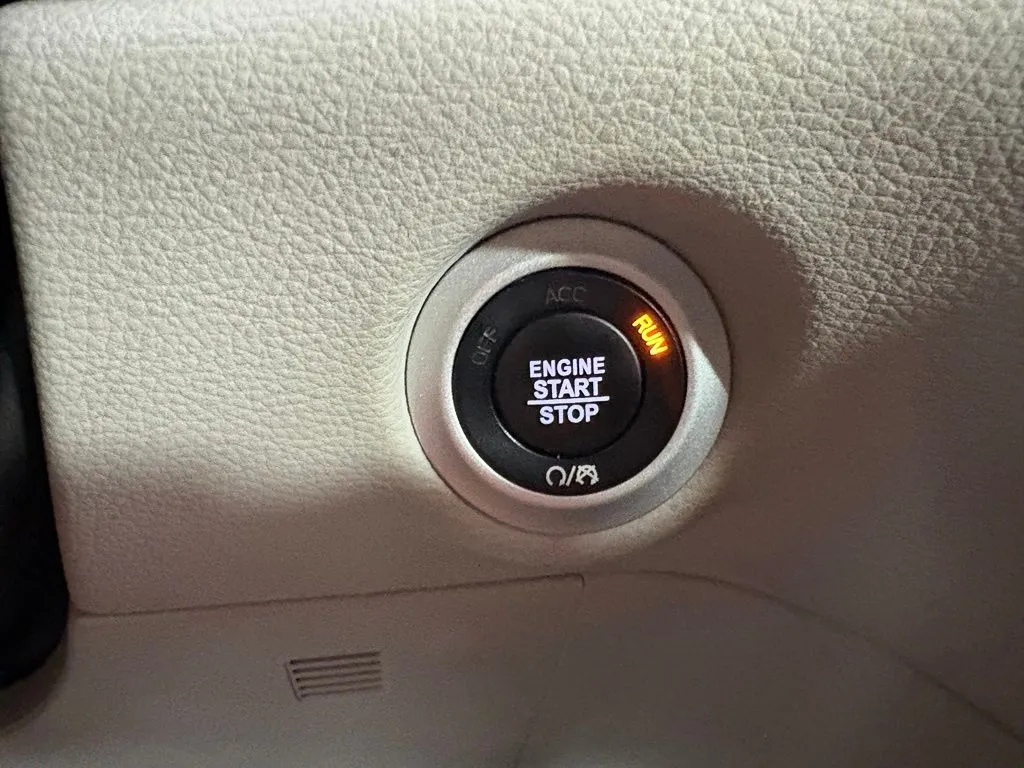 Chrysler Pacifica photo 27