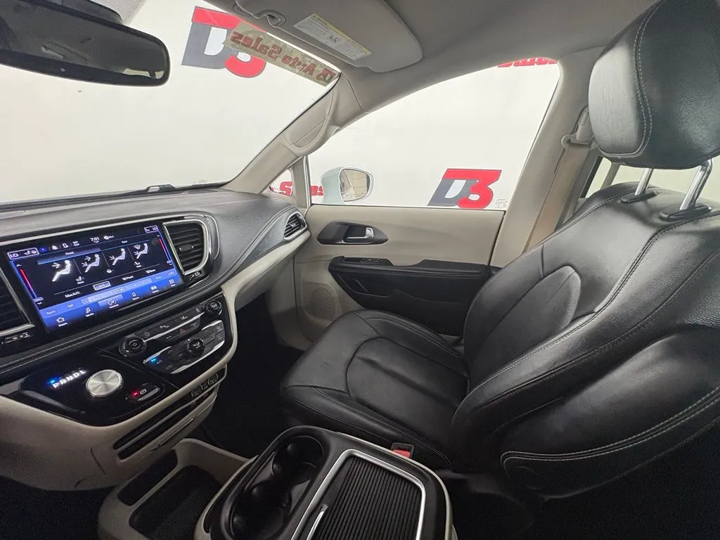 Chrysler Pacifica photo 28