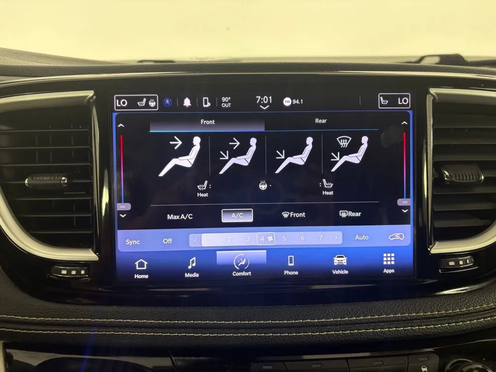 Chrysler Pacifica photo 23