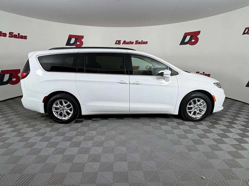 Chrysler Pacifica photo 7