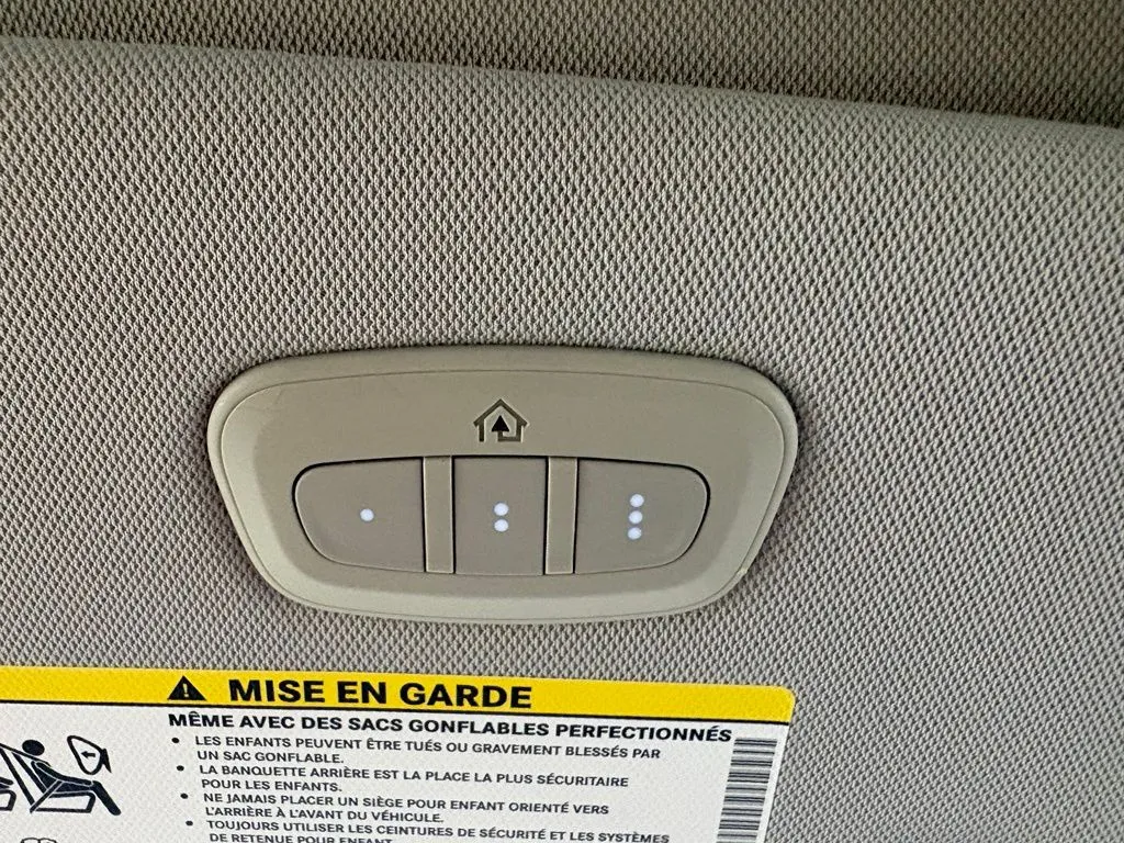 Chrysler Pacifica photo 30