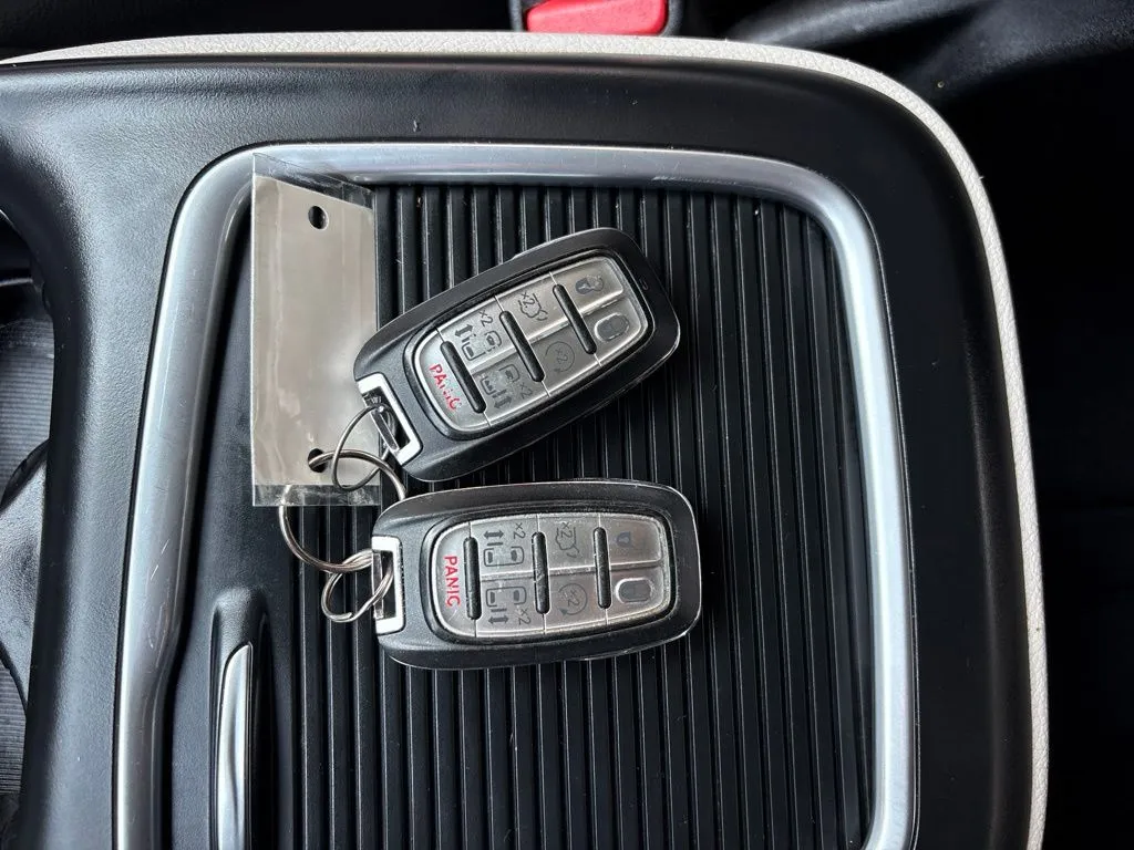 Chrysler Pacifica photo 48