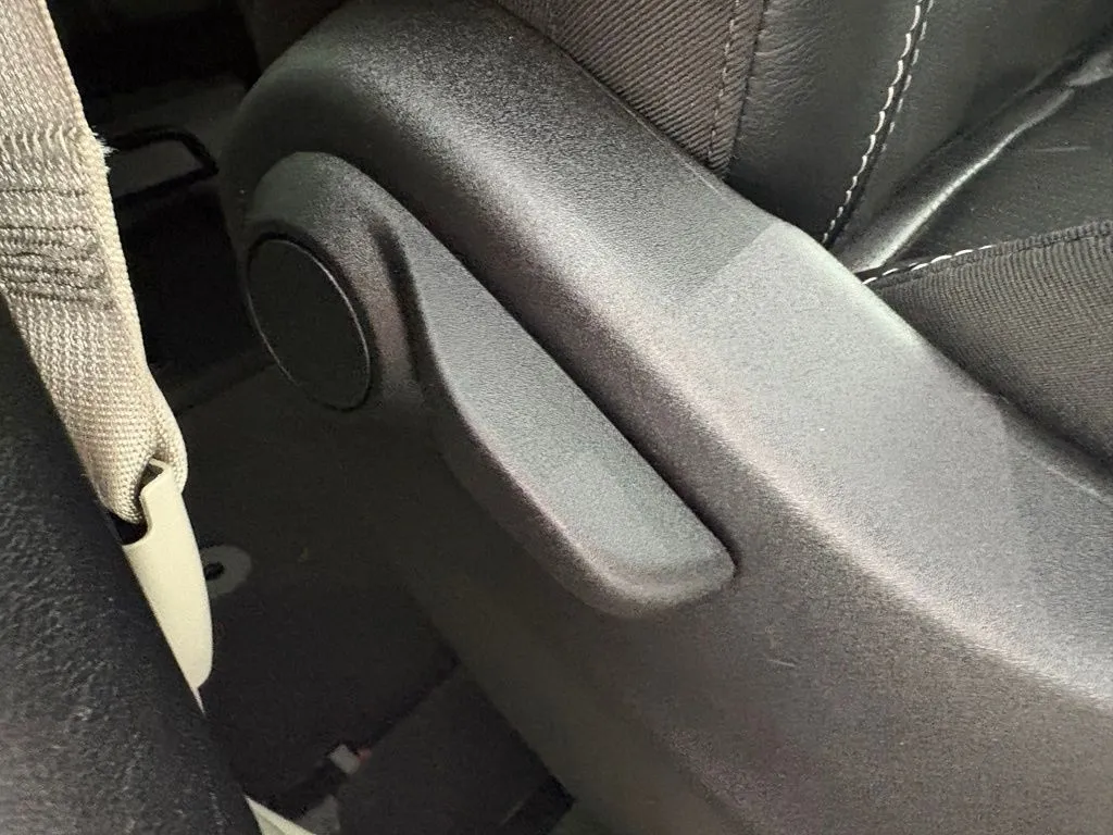 Chrysler Pacifica photo 33