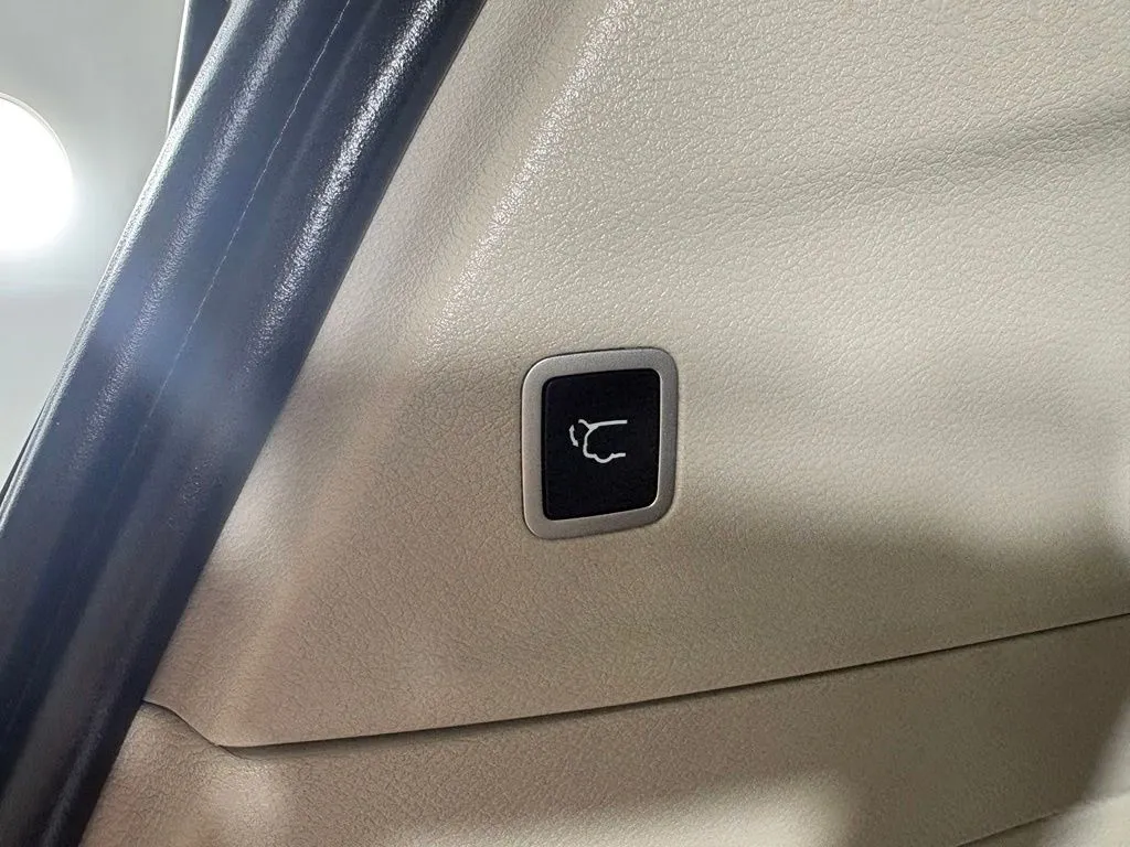Chrysler Pacifica photo 46